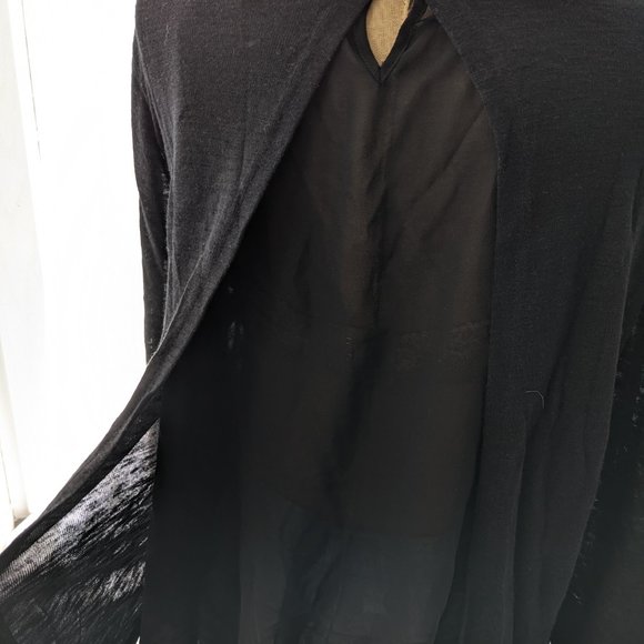 xs black long sleeve open back with mesh detail a&f - Picture 3 of 4